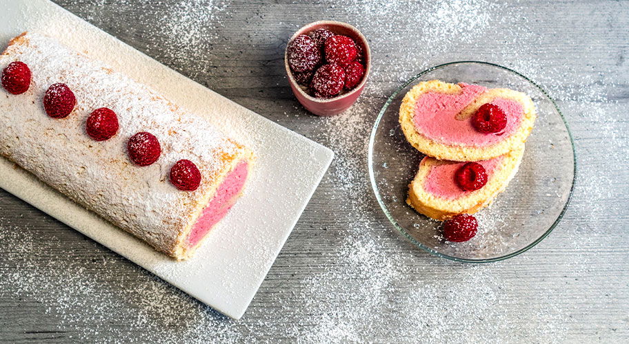 Biskuitrolle mit Himbeeren - das wohl einfachste und schnellste Rezept!