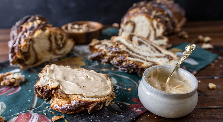 Hefezopf mit Nussfüllung Rezept – fluffig, saftig und so lecker