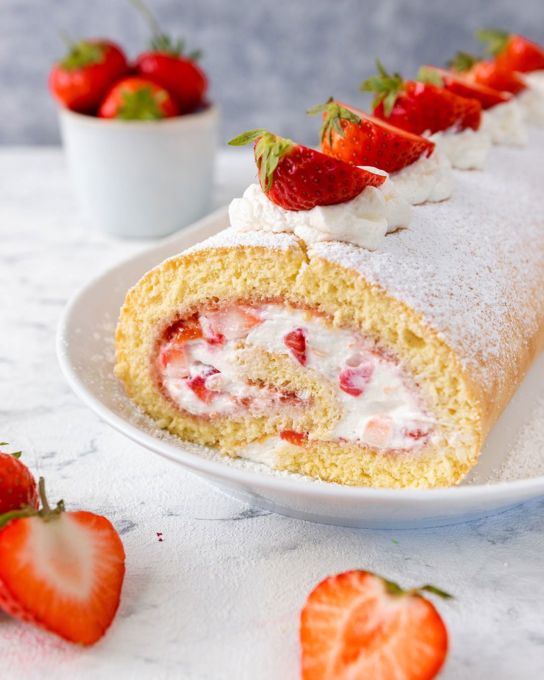 Erdbeer Biskuitrolle - So Gelingt Der Sommerkuchen Garantiert